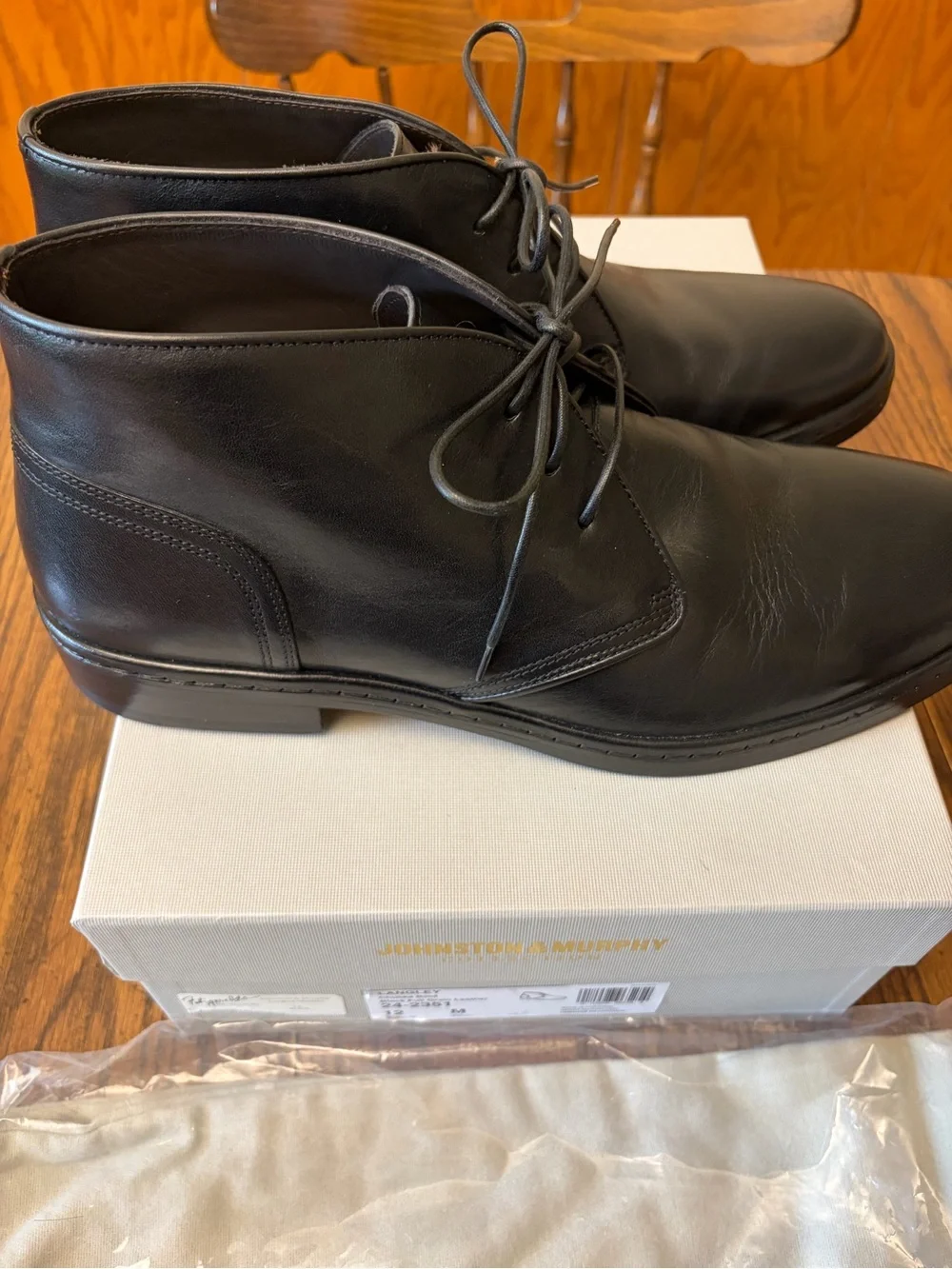Johnston & Murphy Black Leather Chukka Boots - Sleek Lace-Up